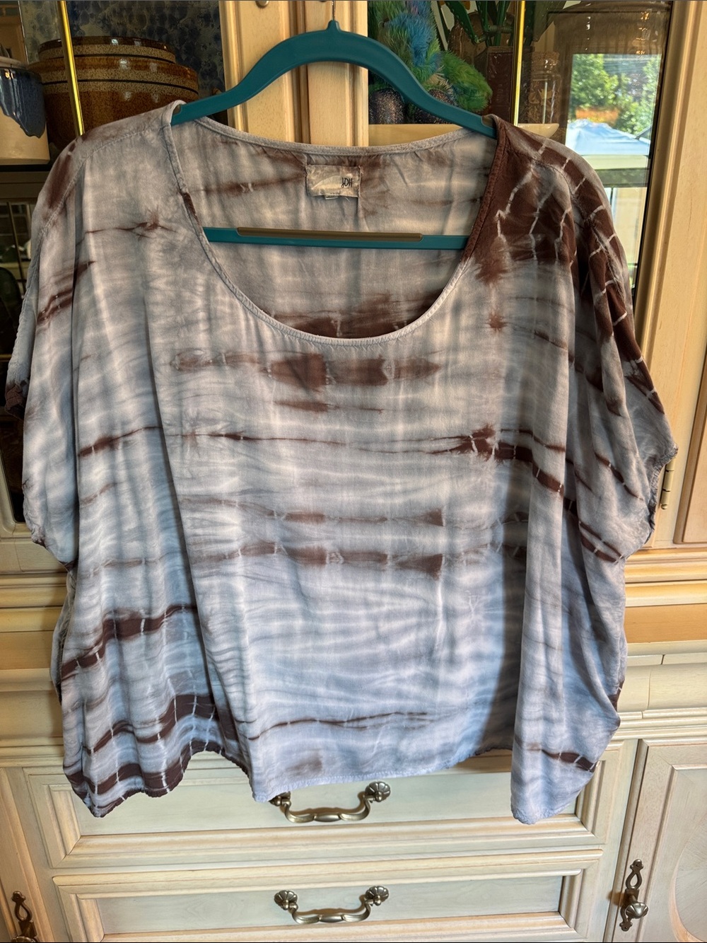 Oversized Scoop Neck Tie-Dye Crop Top in Brown and Gray